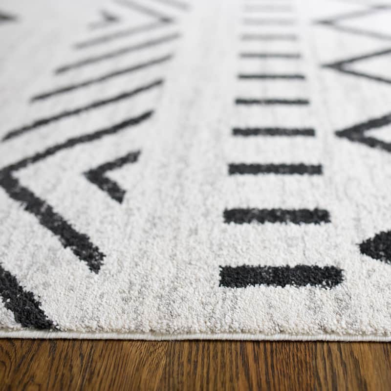 Carson Carrington Salsaker Geometric Area Rug