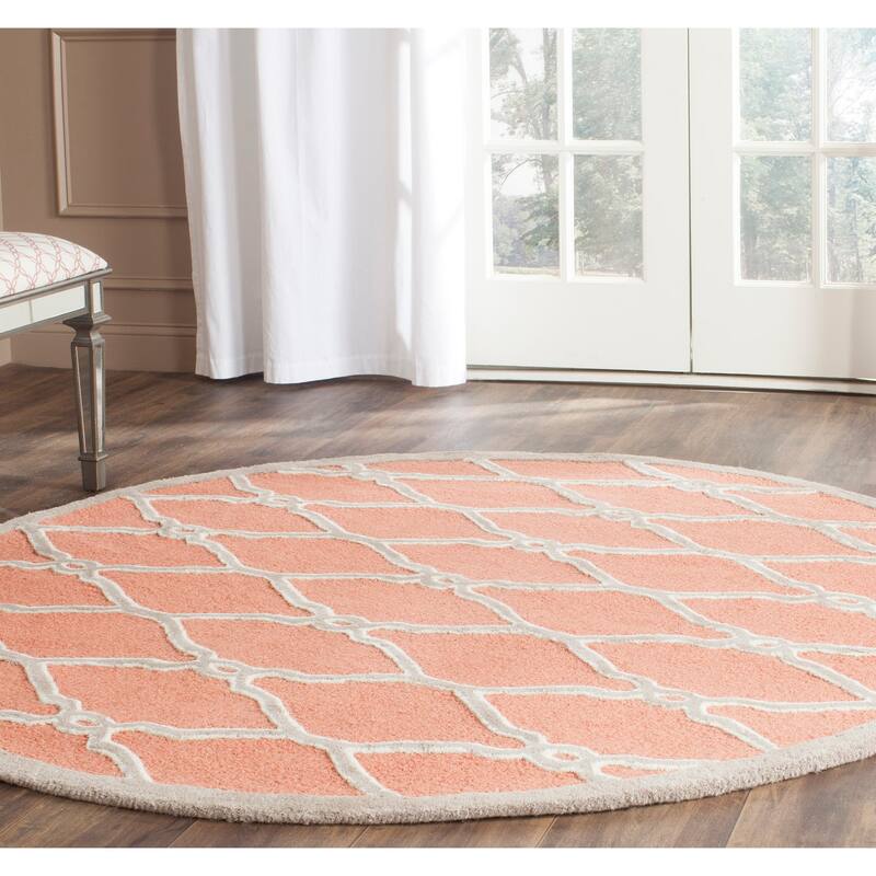SAFAVIEH Handmade Cambridge Richtsje Moroccan Trellis Wool Rug - 6' Round - Coral/Ivory