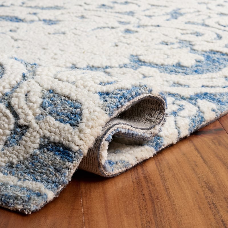 SAFAVIEH Handmade Blossom Porzia Floral Wool Rug