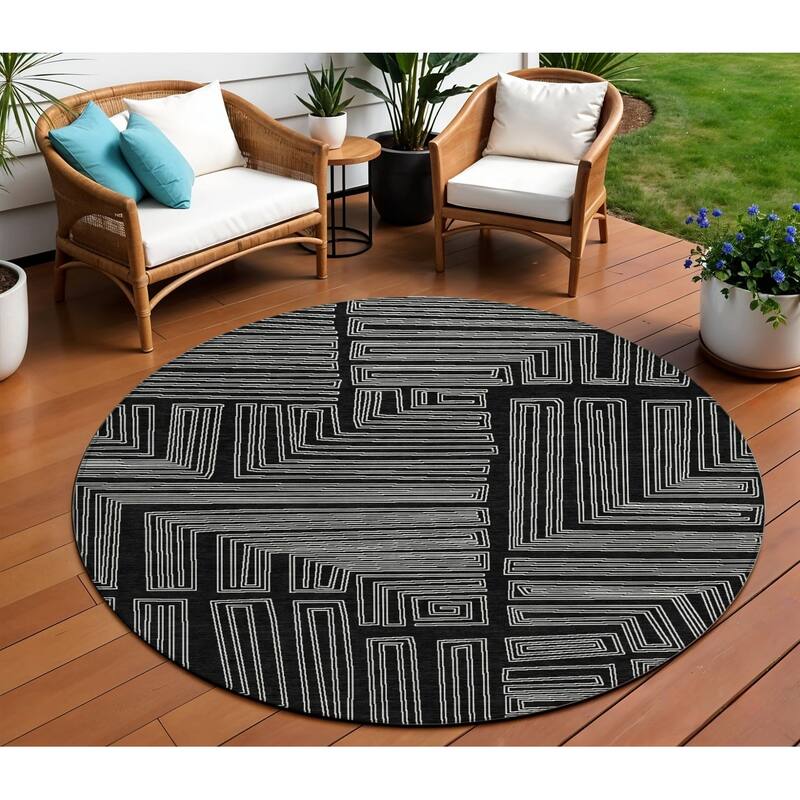 HomeRoots Geometric Transitional Rectangle Outdoor Rug - 8' Round