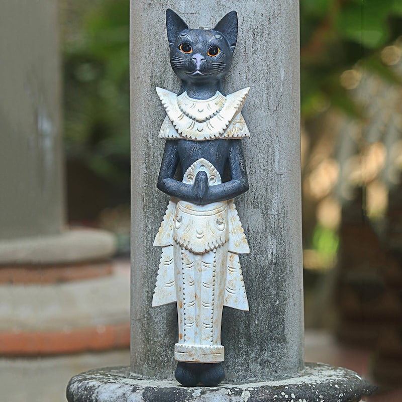 Handmade Royal Cat Wood wall sculpture (Indonesia)
