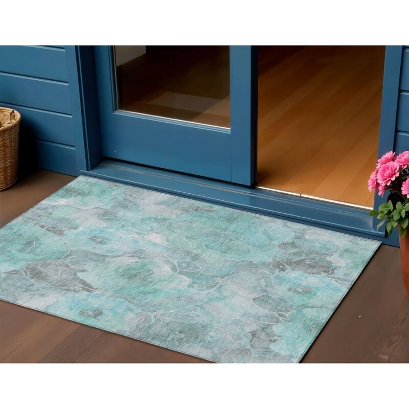 HomeRoots Floral Transitional Rectangle Outdoor Rug - 3' x 5'