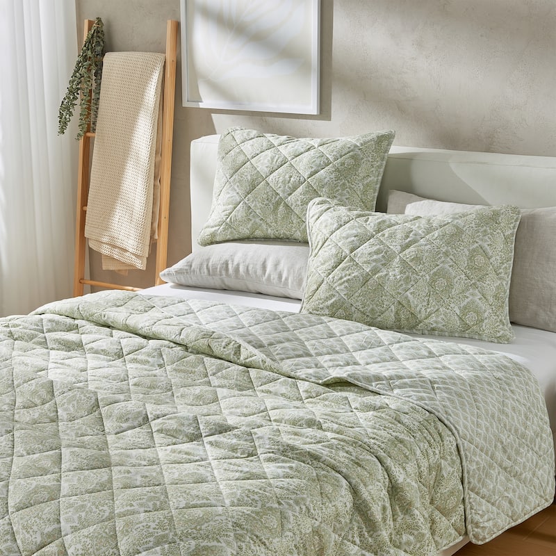 Patina Vie Maison Vintage Floral Printed Quilt Set with Shams