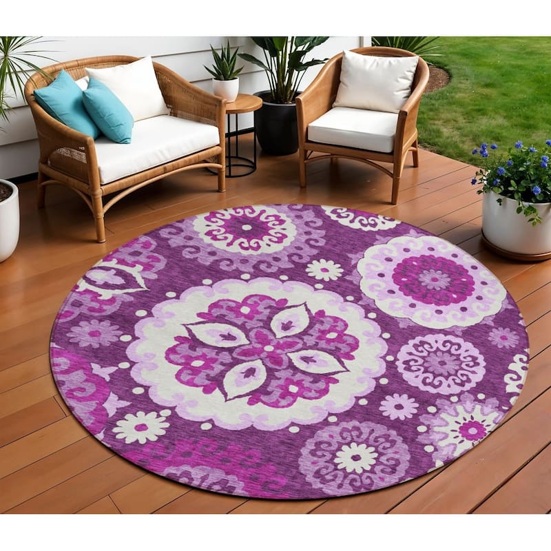 HomeRoots Floral Medallion Transitional Rectangle Outdoor Rug - 8' Round