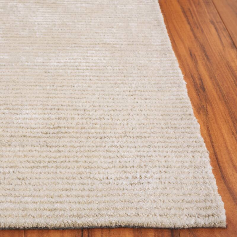 SAFAVIEH Handmade Soho Gorana Wool & Viscose Rug