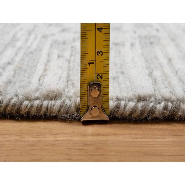 Shahbanu Rugs Platinum Gray Cut and Loop Pile Hand Spun Modern Undyed ...