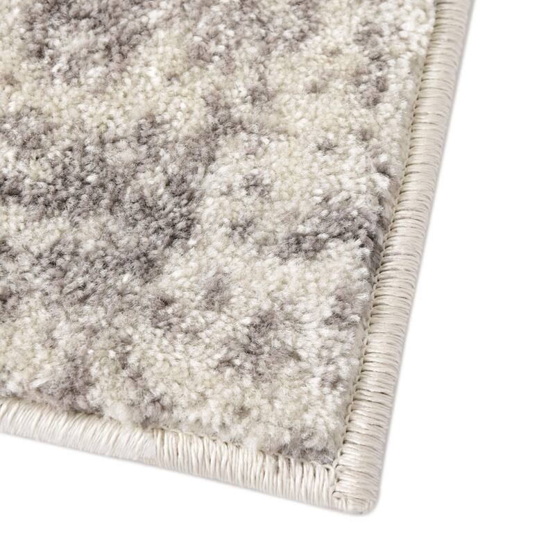 Traditional Brenda Collection Area Rug