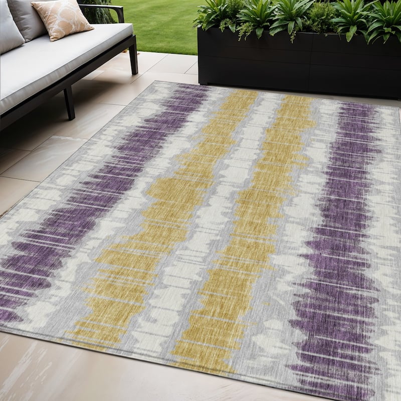 HomeRoots Striped Transitional Rectangle Outdoor Rug - 5' X 8'