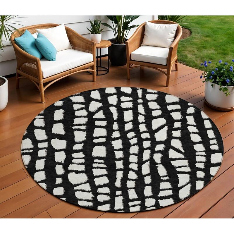 HomeRoots Abstract Transitional Rectangle Outdoor Rug - 8' Round