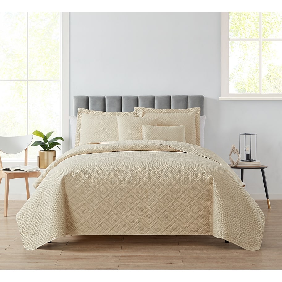 Empyrean Bedspread Quilt Set - Embossed Pinsonic Lightweight Coverlet Set