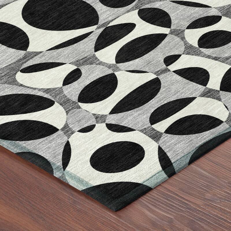 Machine Washable Indoor/ Outdoor Contemporary Saline Chantille Rug