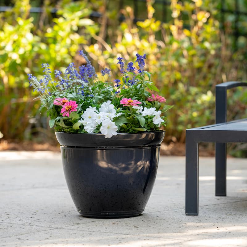 Southern Patio Kittredge Resin 17.5-inch Planter with Wheels