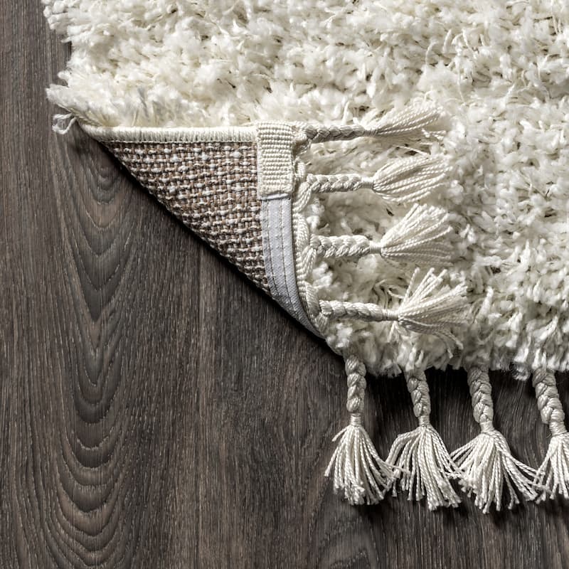JONATHAN Y Modern Shag Plush Tassel Area Rug