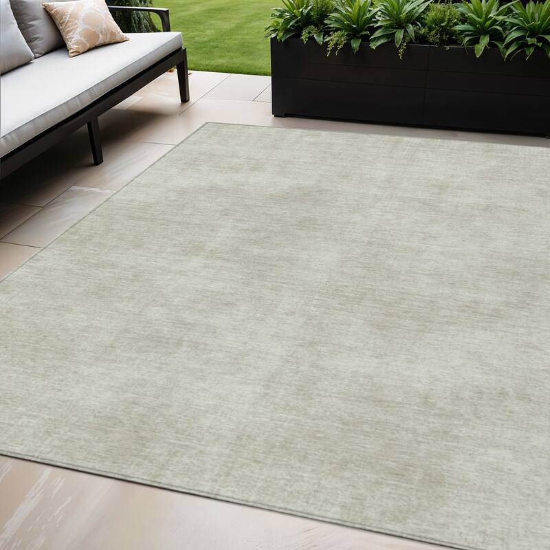 HomeRoots Solid Color Transitional Rectangle Outdoor Rug - 5' X 8'