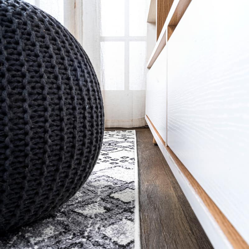 JONATHAN Y Iften Moroccan Geometric Distressed Area Rug
