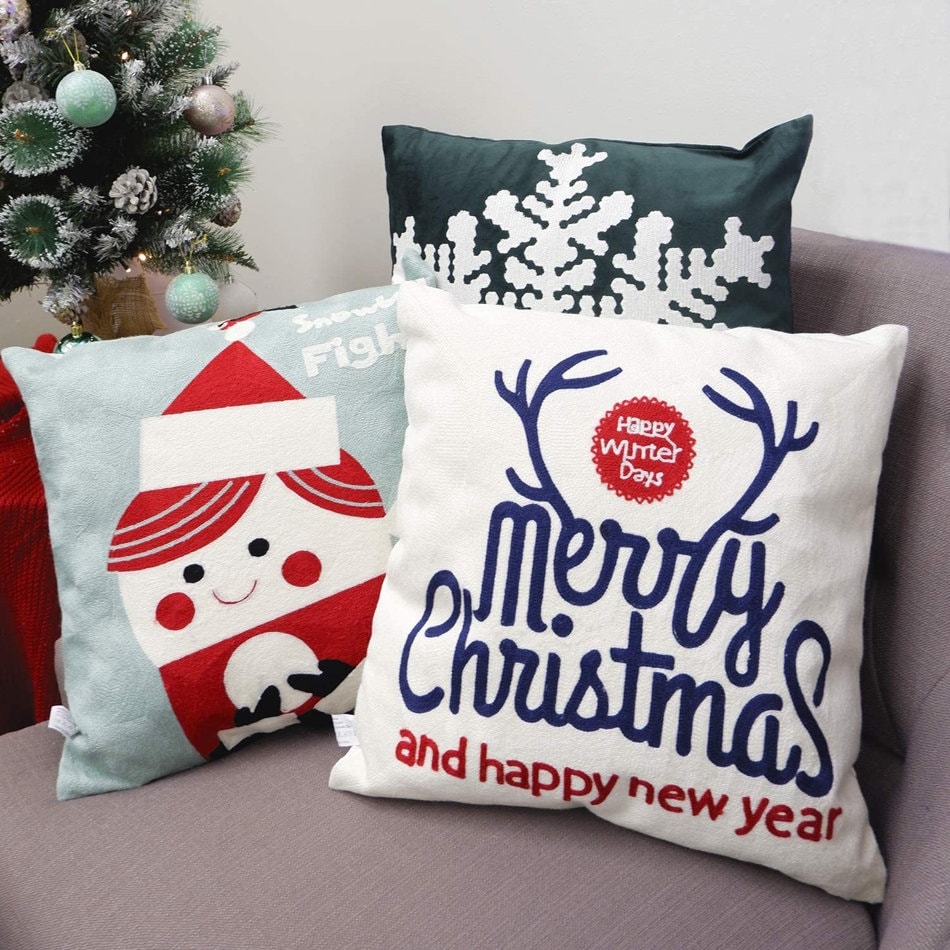https://ak1.ostkcdn.com/images/products/is/images/direct/2ac47b49710d815c16f615d8205b5bf94887e3e7/Christmas-Decorative-Pillow-Christmas-Snowflake-Santa-Clause-Reindeer.jpg