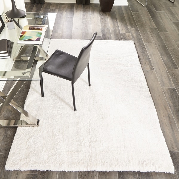 Shop Momeni Velvet Shag Polyester Modern Solid Shag Rug Overstock 21628633 White 7 6 X 9 6