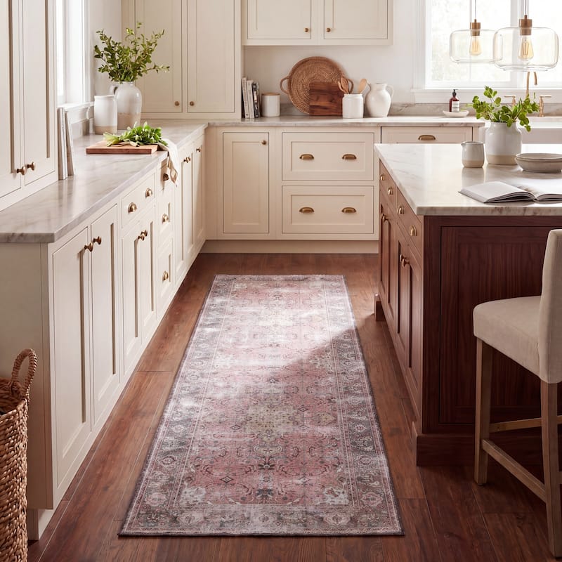 SAFAVIEH Tucson Machine Washable Slip Resistant Jeanne Traditional Rug