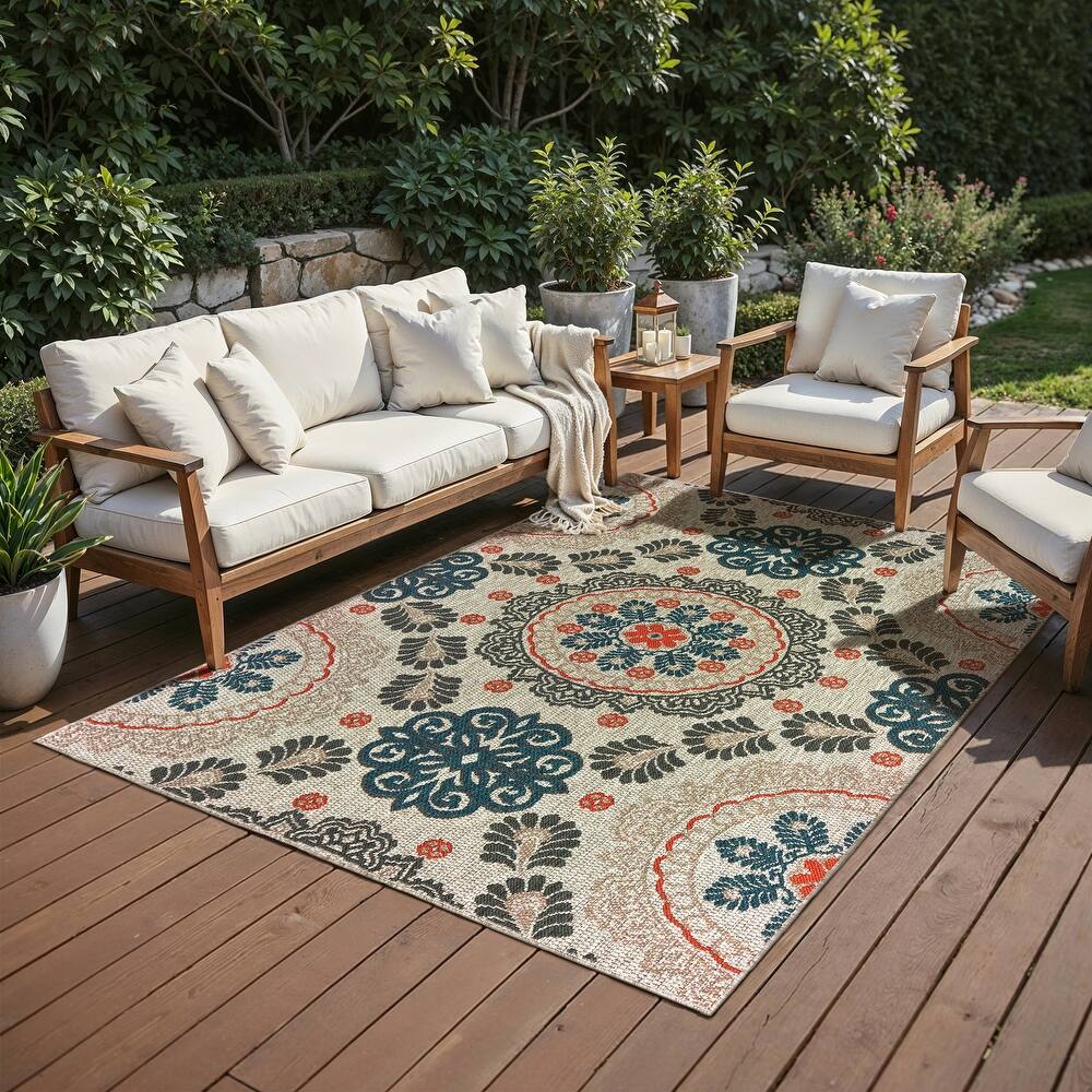 Vista Home Higgins Medallions Grey/ Blue Indoor/ Outdoor Area Rug