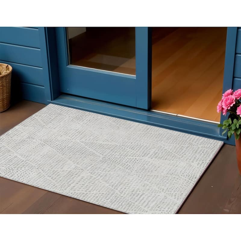 HomeRoots Geometric Transitional Rectangle Outdoor Rug - 3' x 5'