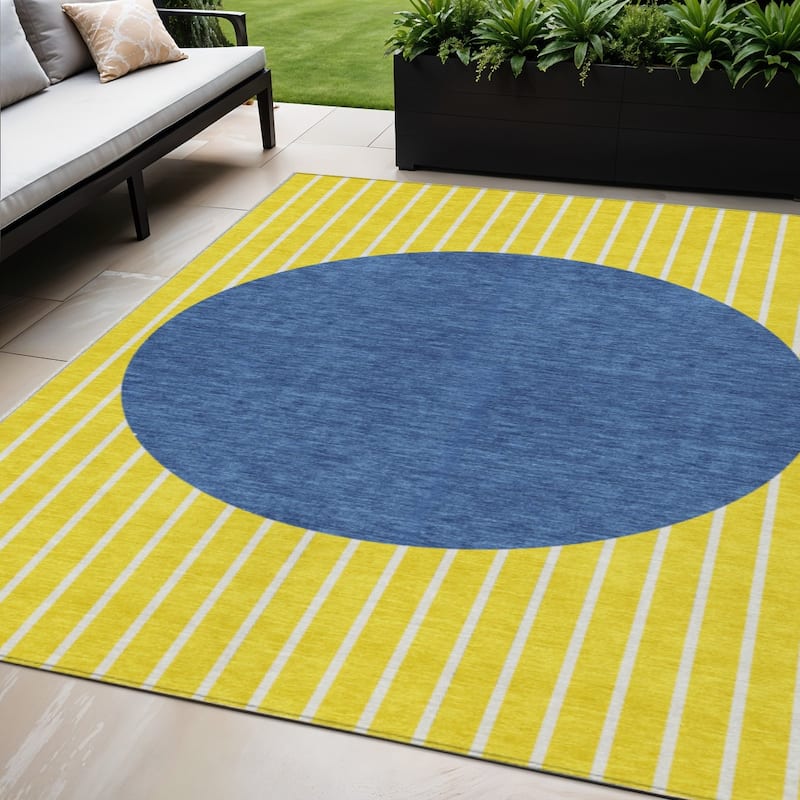 HomeRoots Striped Transitional Rectangle Outdoor Rug - 5' X 8'