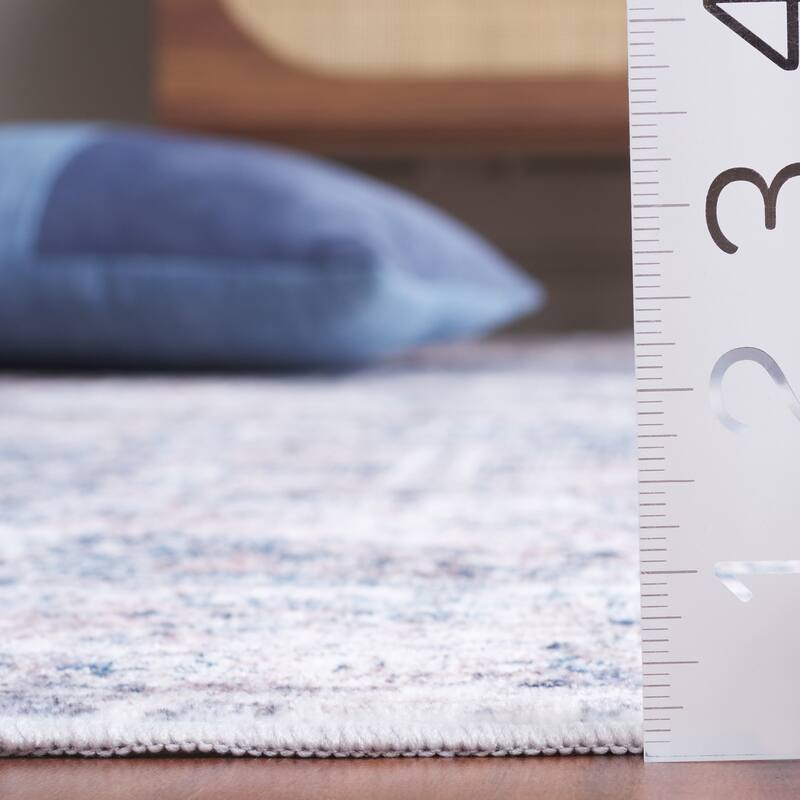 SAFAVIEH Santa Monica Linna Traditional Rug