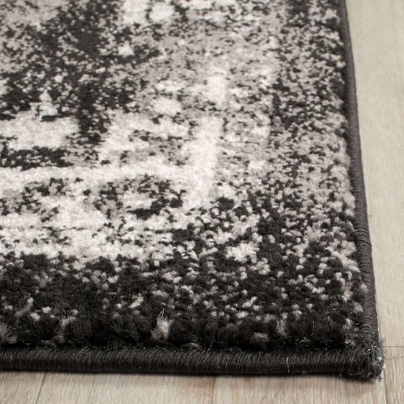 SAFAVIEH Evoke Pety Vintage Distressed Rug