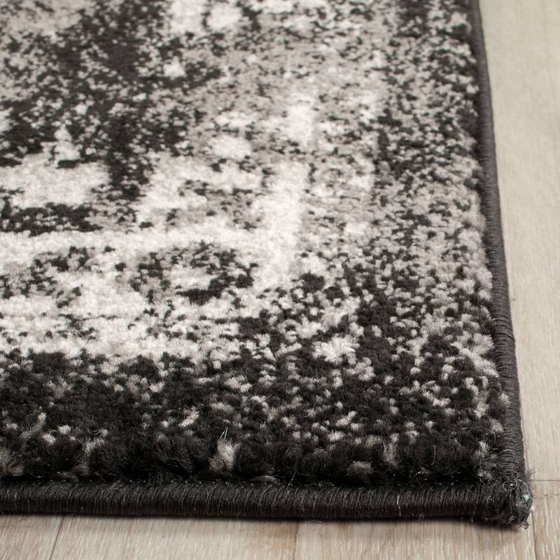SAFAVIEH Evoke Quinn Vintage Distressed Rug