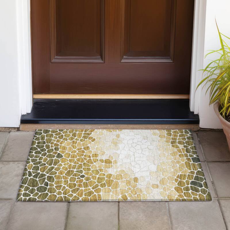 Machine Washable Indoor/Outdoor Contemporary Ombre Chantille Rug - Gold - 1'8" x 2'6"