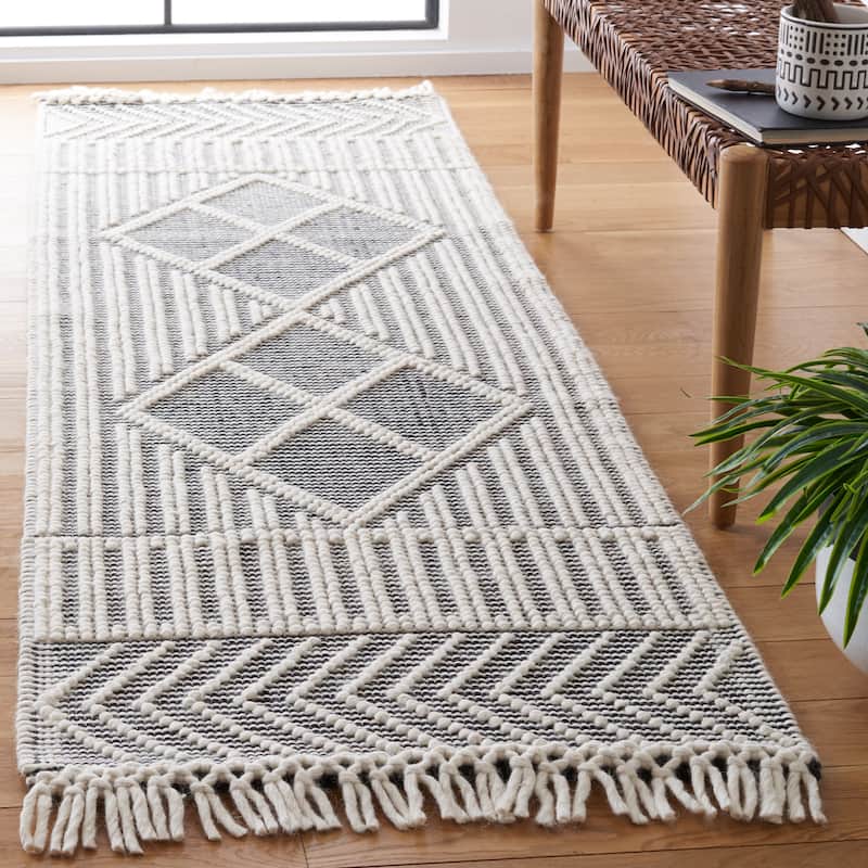 SAFAVIEH Handmade Marbella Patrycja Modern Wool Rug - 2'3" x 8' Runner - Ivory/Black