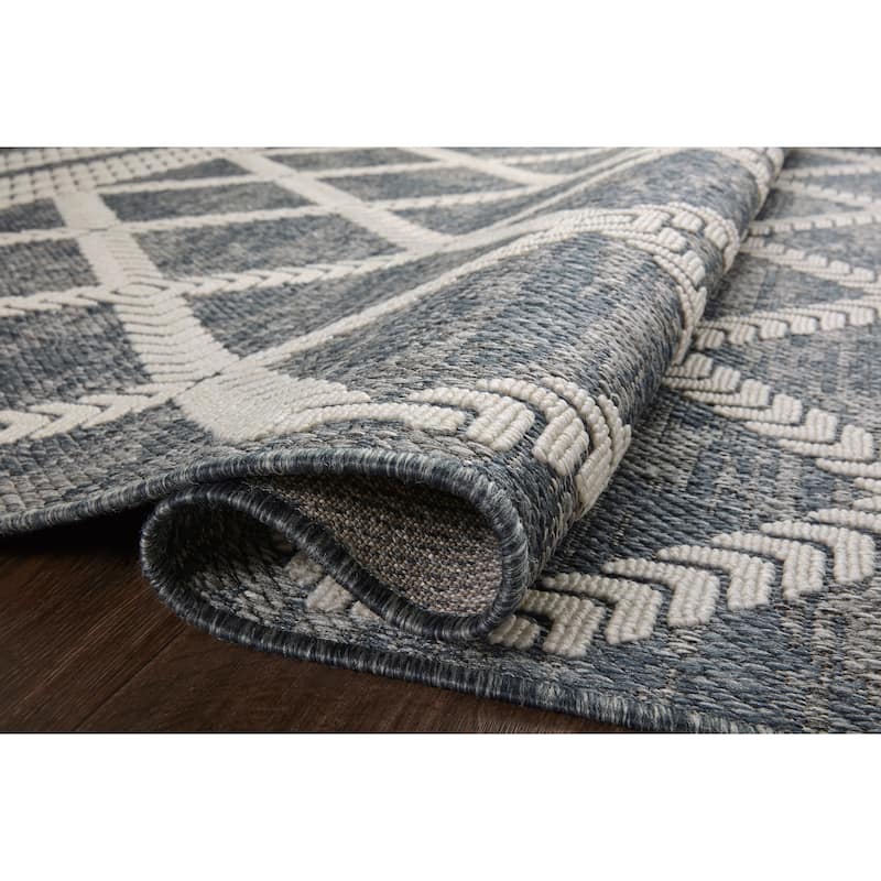 Alexander Home Renee Modern Trellis Indoor / Outdoor Rug
