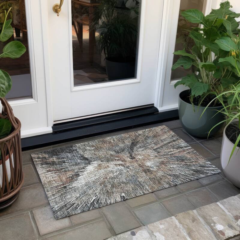 Machine Washable Indoor/ Outdoor Abstract Burst Chantille Rug - Brown - 1'8" x 2'6"