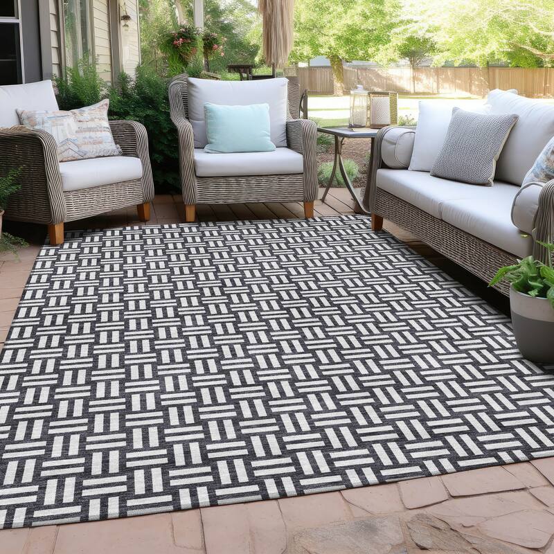 Machine Washable Indoor/ Outdoor Chantille Contempory Crosshatch Rug - Black - 2'6" x 3'10"