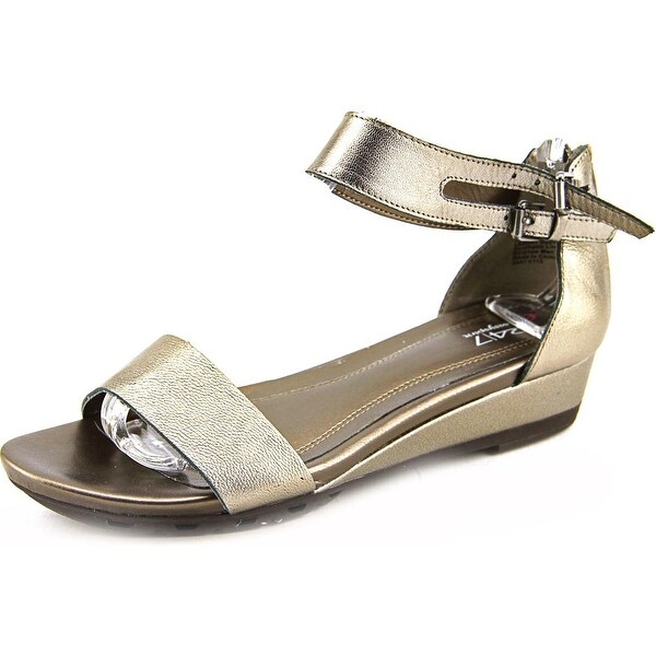 easy spirit gladiator sandals
