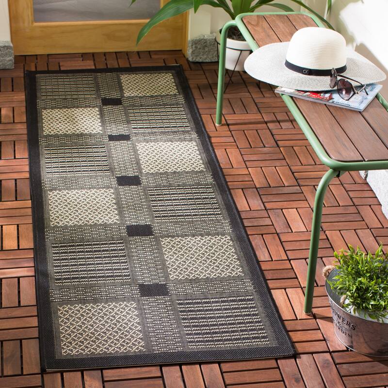 SAFAVIEH Courtyard Shirlee Indoor/ Outdoor Waterproof Patio Backyard Rug - 2'3" x 6'7" - Black/Sand