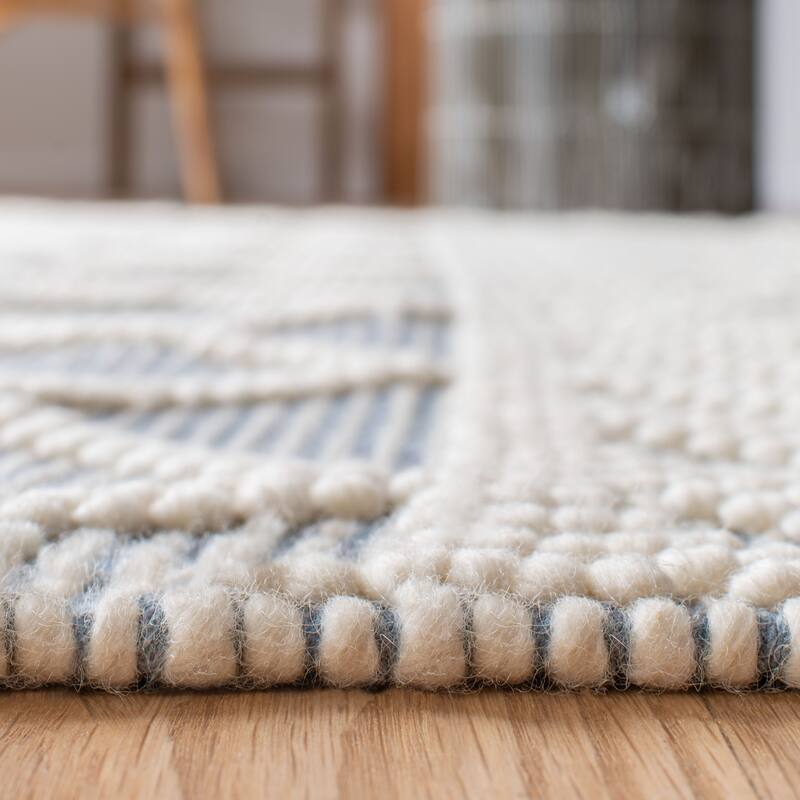 SAFAVIEH Handmade Natura Carmelia Wool Rug