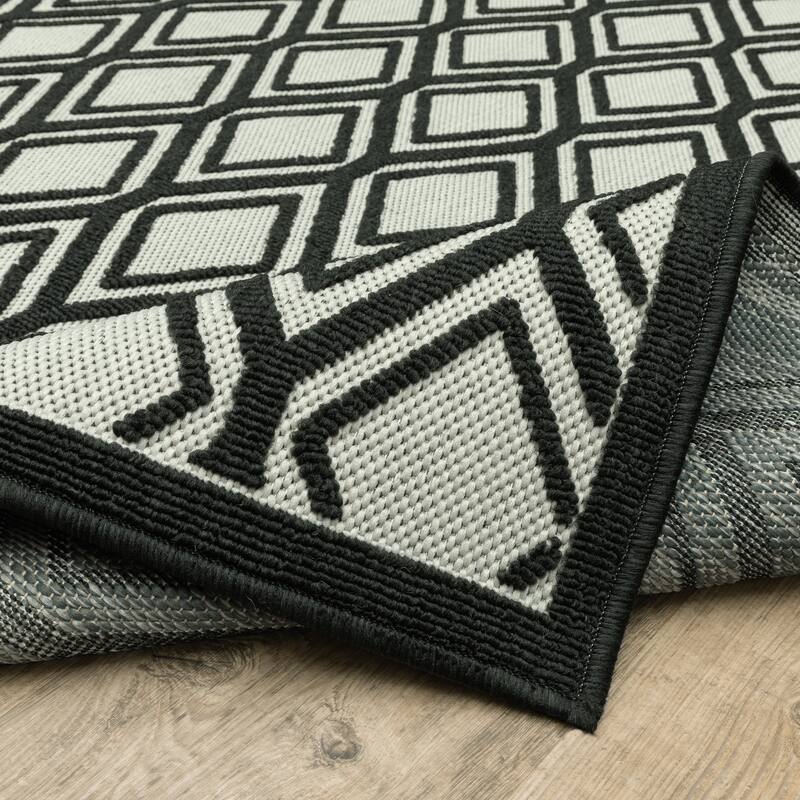 Vista Home Talcot Diamond Relief Grey/ Black Indoor-Outdoor Area Rug