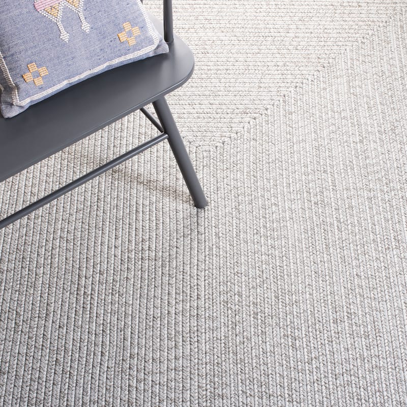 SAFAVIEH Handmade Braided Country Casual Lavada Rug