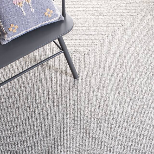 SAFAVIEH Handmade Braided Country Casual Lavada Rug