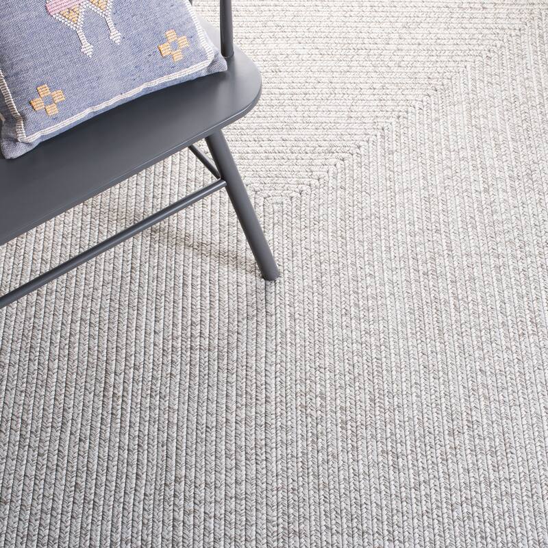 SAFAVIEH Handmade Braided Country Casual Lavada Rug