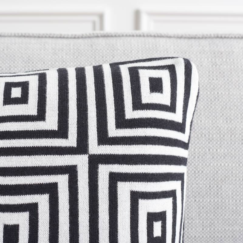 SAFAVIEH Giacomina 18-inch Square Decorative Throw Accent Pillow with Insert (Set of 2)