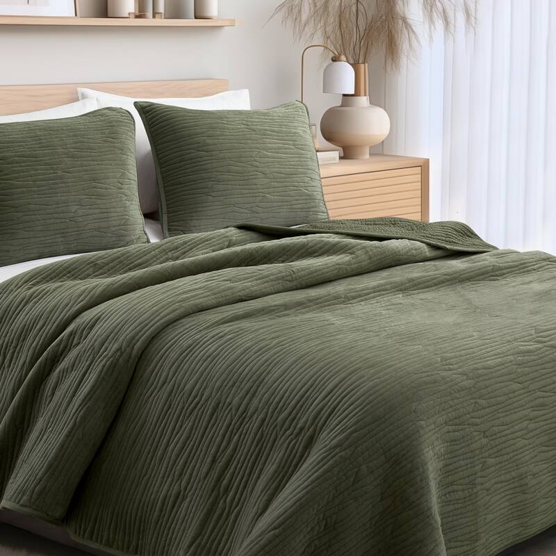 Wonderful Velvet 3 Piece Quilt Set