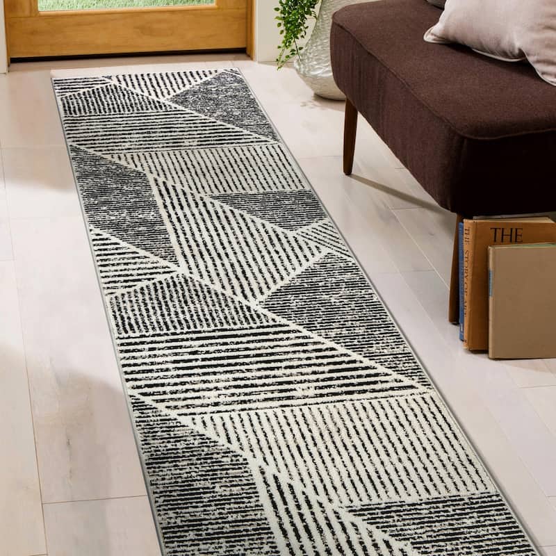 Southwestern Geometric Area Rug - Beige - 2' 3" x 8'
