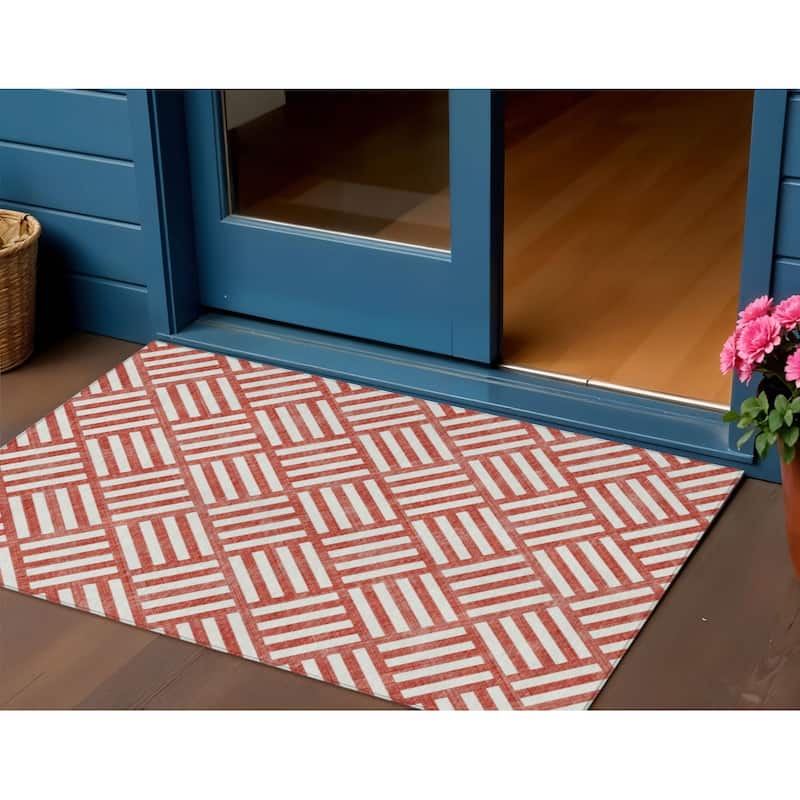 HomeRoots Geometric Transitional Rectangle Outdoor Rug - 3' x 5'