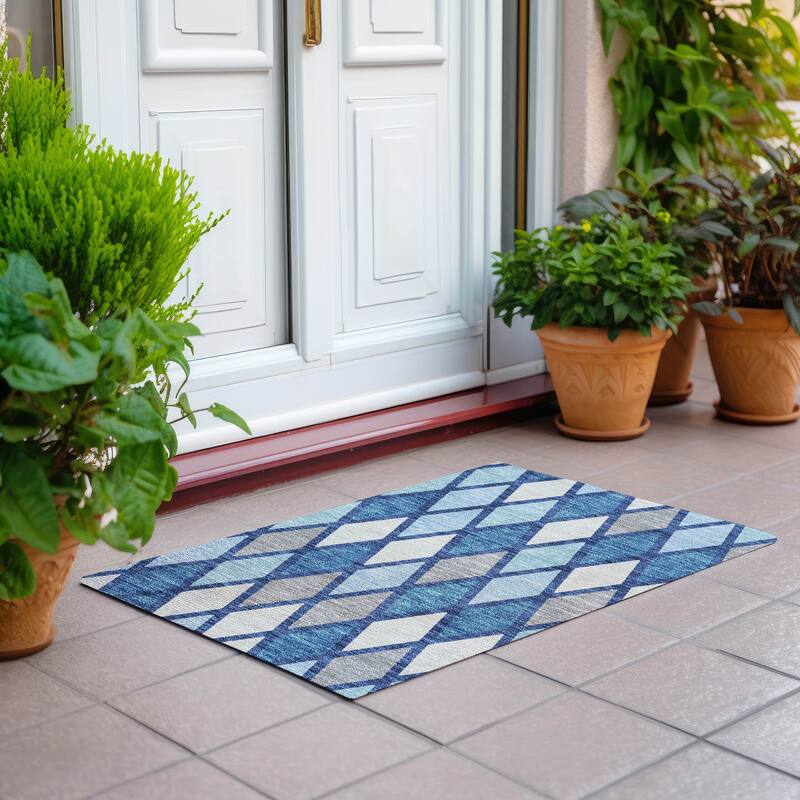 Machine Washable Indoor/ Outdoor Chantille Prism Diamond Rug - Navy - 1'8" x 2'6"