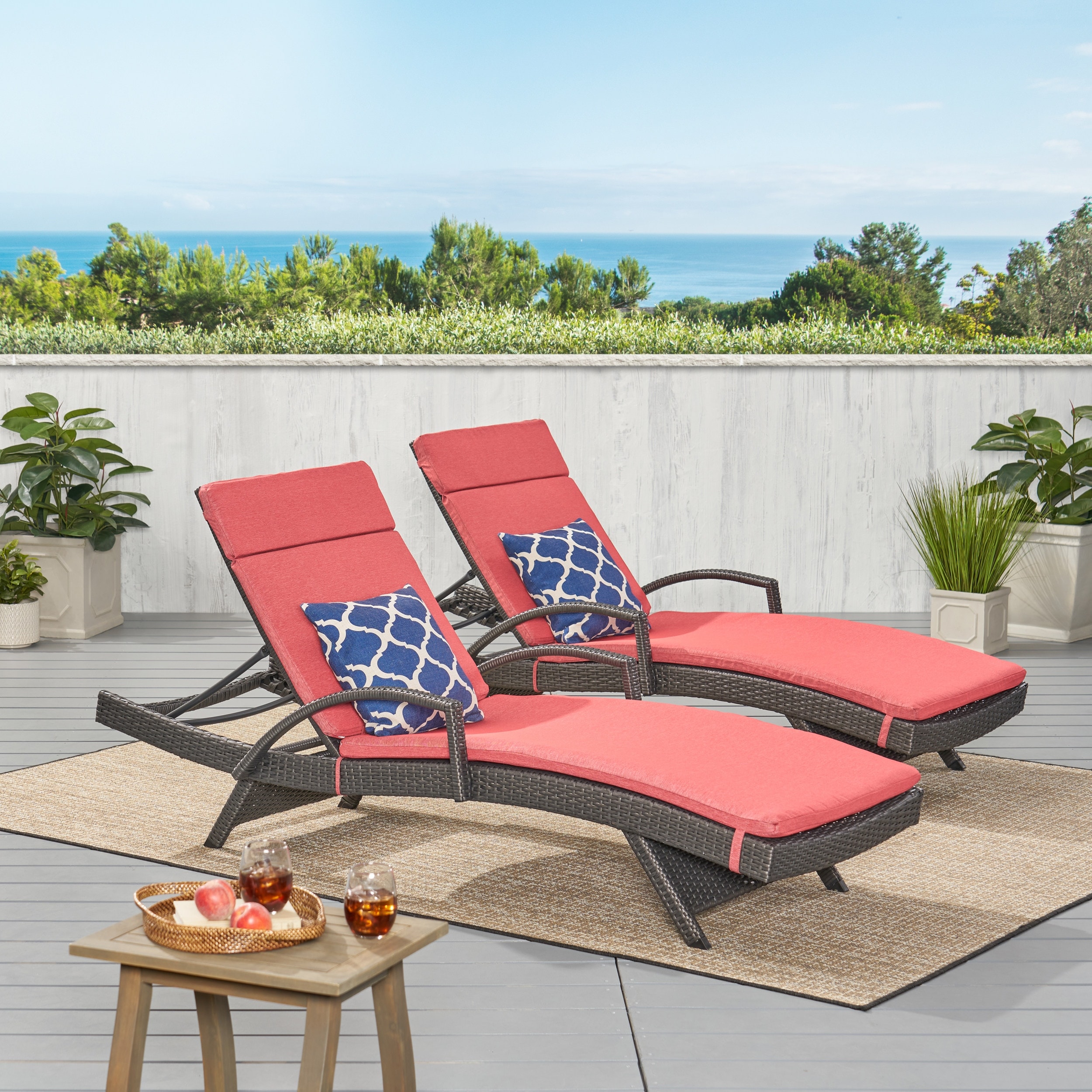 vilano outdoor cushioned lounge chair