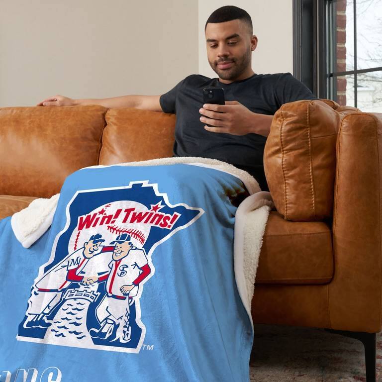 MLB CC Throwback Silk Touch Sherpa Throw Blanket