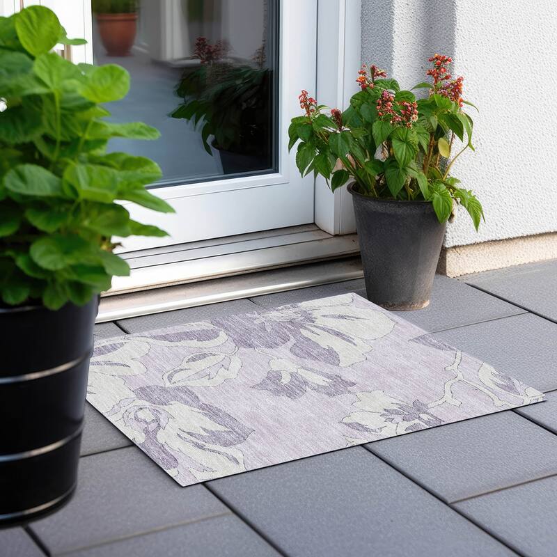 Machine Washable Indoor/ Outdoor Chantille Floral Rug - Lavender - 1'8" x 2'6"