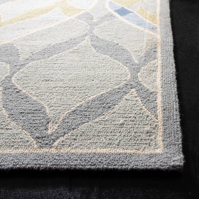 SAFAVIEH Handmade Chelsea Meadow Floral French Country Wool Rug