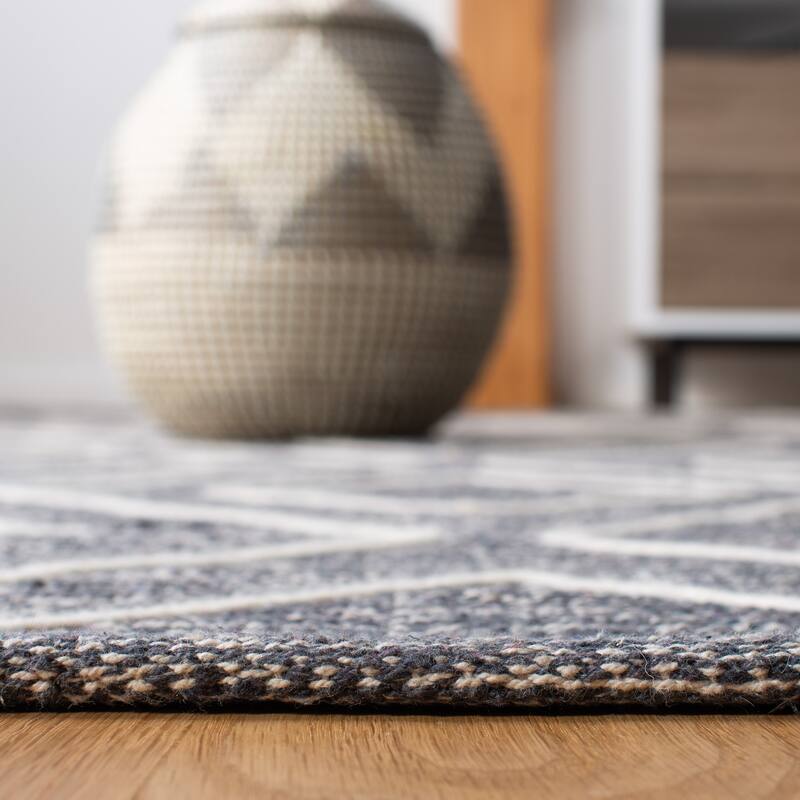 SAFAVIEH Handmade Striped Kilim Chaka Modern Cotton Rug
